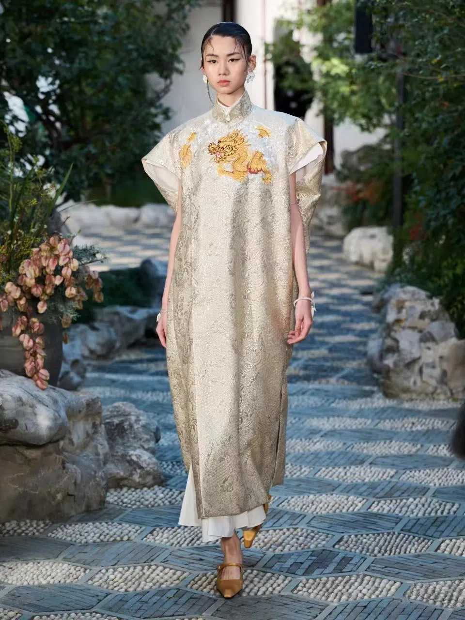 马凯的“春园雅集”在服饰上点染戏曲之美。（主办单位提供）