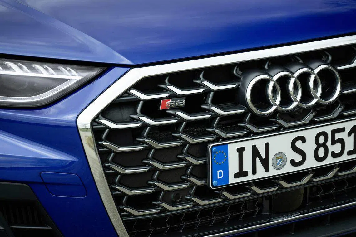 从底部到顶部尺寸增大的镀铬角装饰车鼻更大。（奥迪提供）