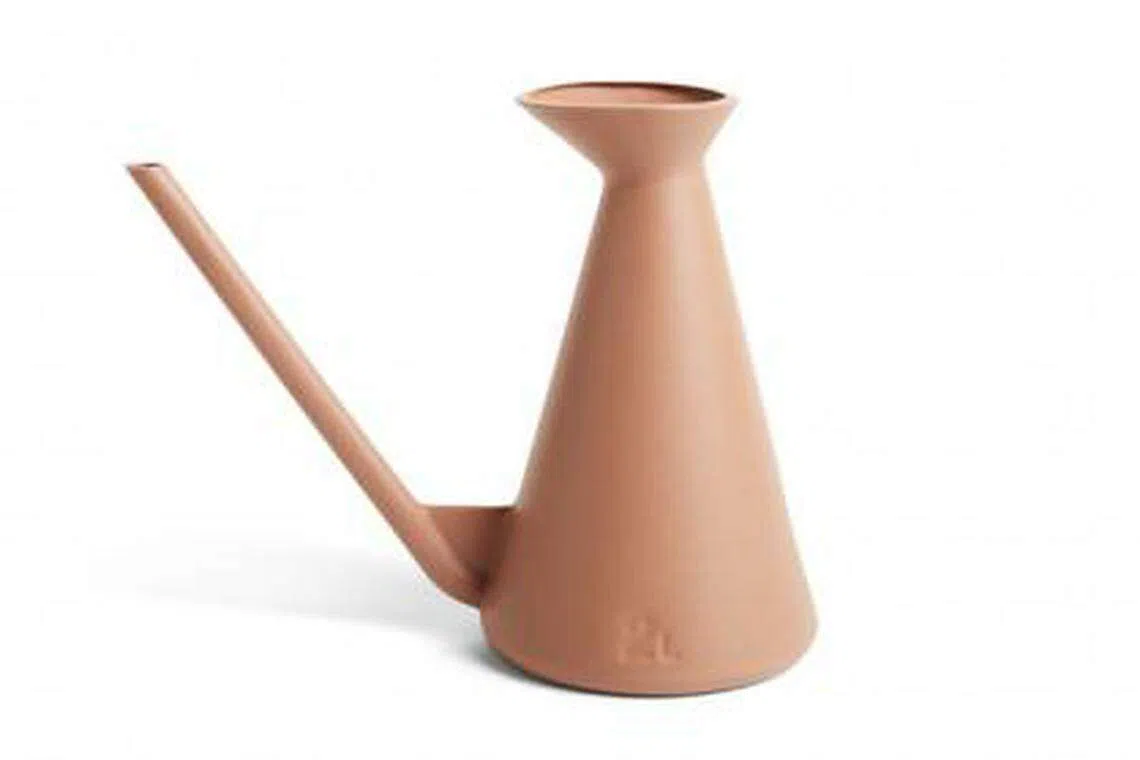 大肚腩浇水罐肚量大，能盛2公升水。（Hay提供）