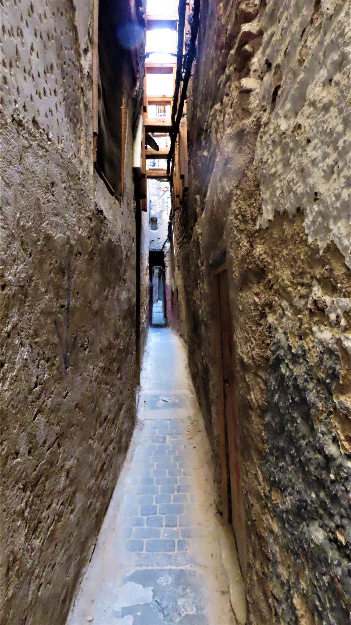 “蓝色皇城”菲斯有9000多条狭窄的巷弄。（许月英摄）