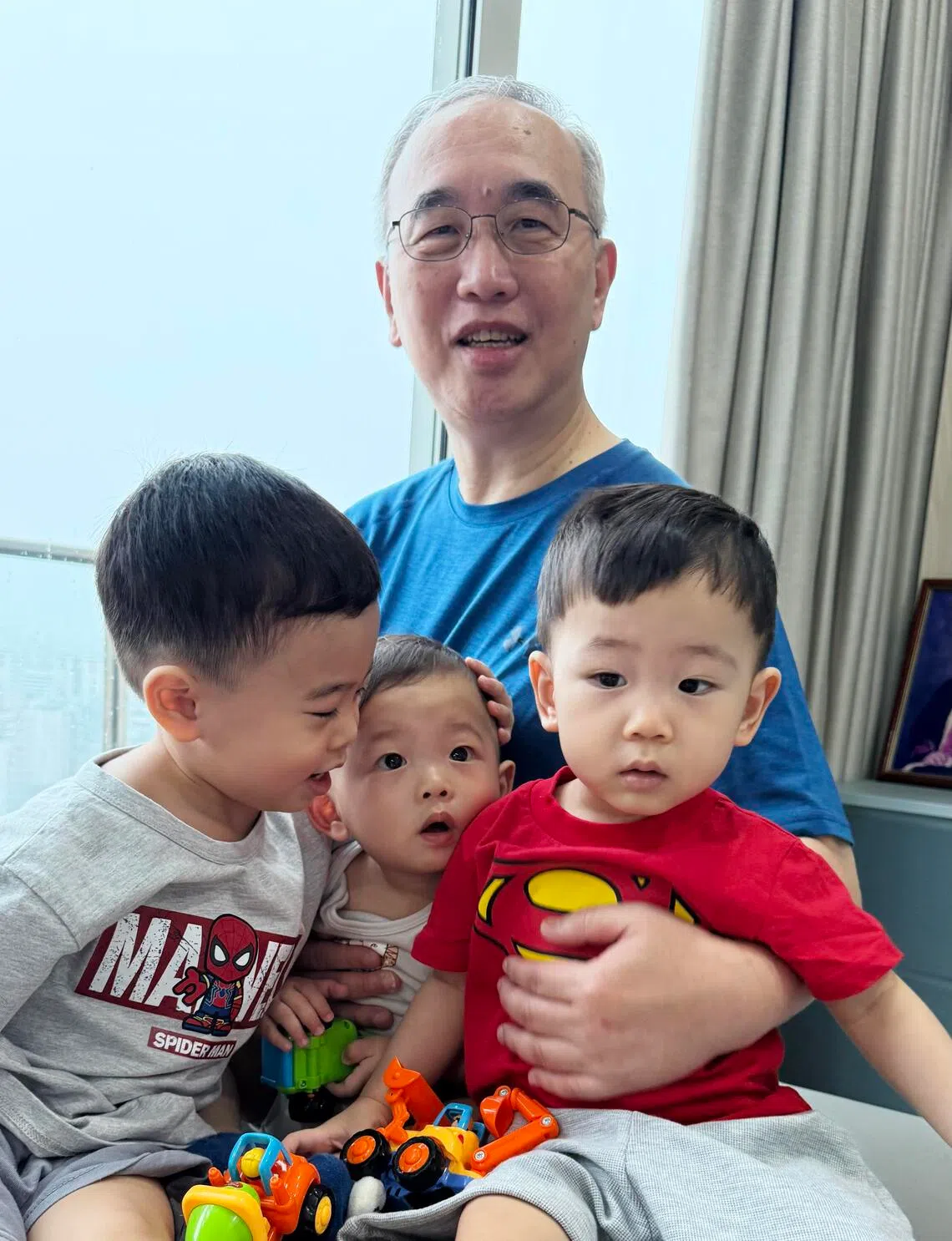 含饴弄孙带给林诗晖教授很多快乐。（受访者提供）