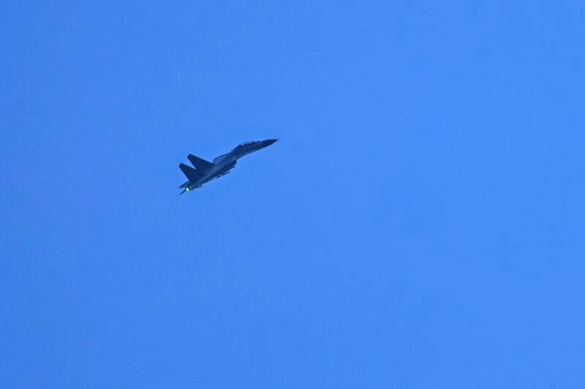 中国大陆一架军机8月6日飞越福建平潭岛，该岛距离台湾最近仅68海里，相当于125公里。（法新社） 