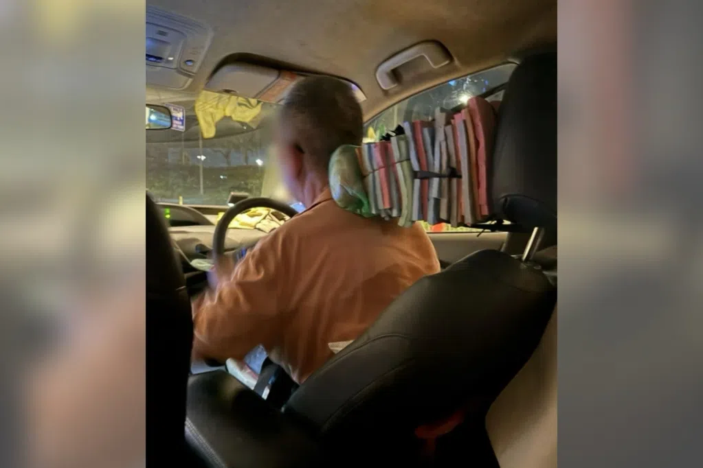 德士大叔颈后“捆纸”如冥纸 网民：安全堪忧