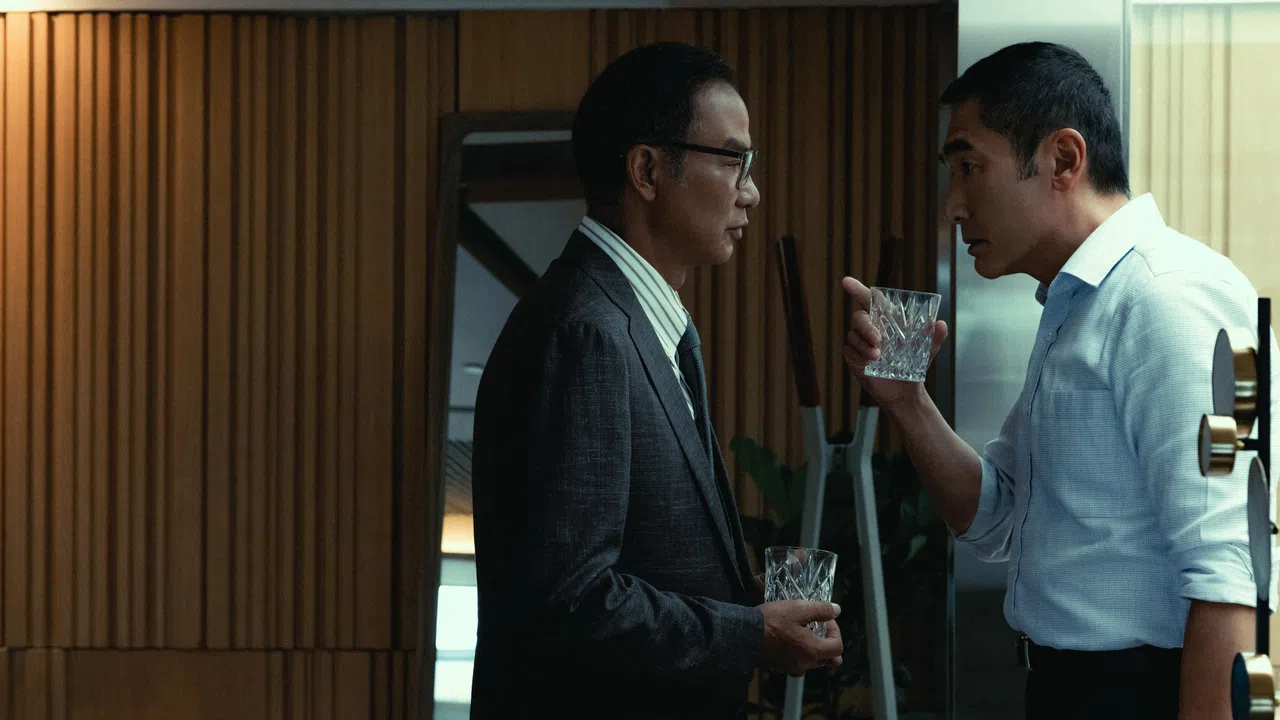 任达华（左）和方中信在《内幕》精彩对戏。（嘉华院线提供）