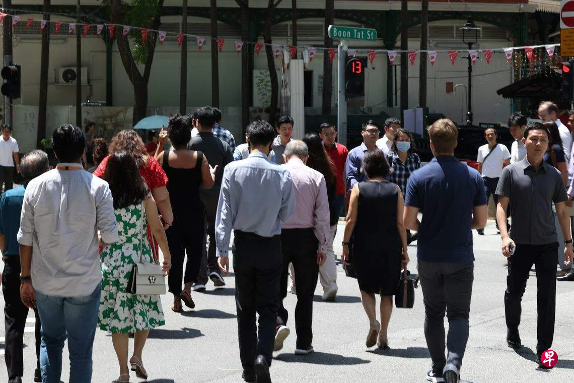 石油和海事燃油交易员收入去年最高总月薪中位数达1万4911元| 联合早报