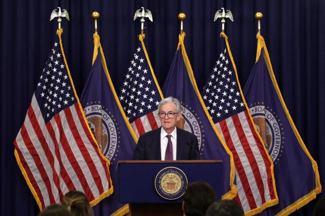 美联储如期再降息25基点预计明年降息次数砍半至两次| 联合早报