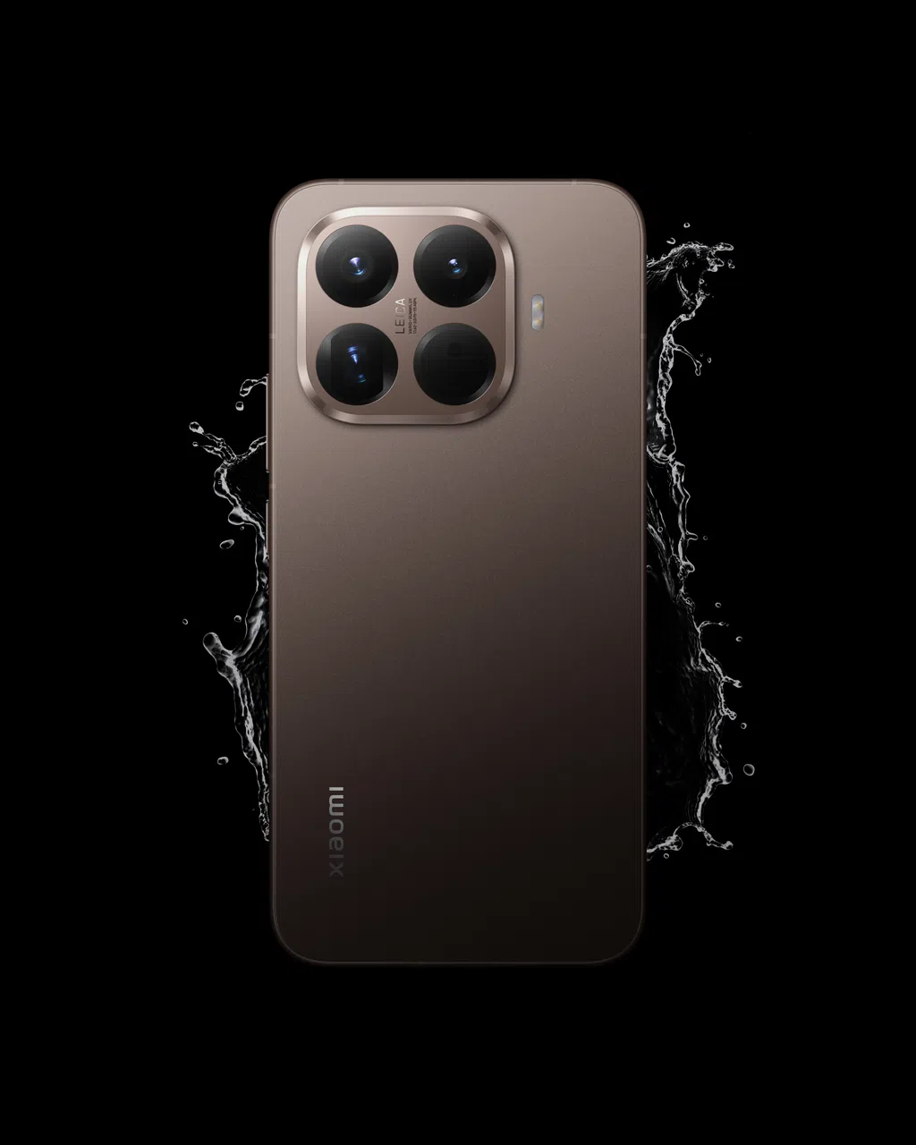 15T Pro防水防尘等级为IP68级，浸在1.5米深水中30分钟不会受损。（厂商提供）