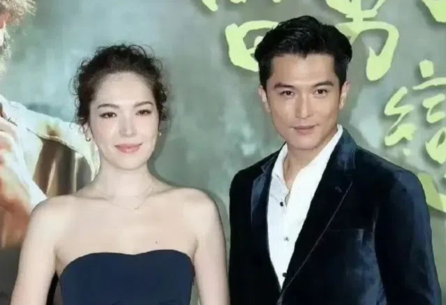 许玮甯和邱泽今年7月迎来儿子，一家三口幸福美满。（互联网）