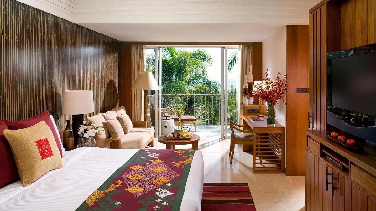 享誉全球的酒店品牌文华东方，旗下一家酒店位在海南岛三亚市。图为文华东方在三亚酒店的其中一个套房。（互联网）