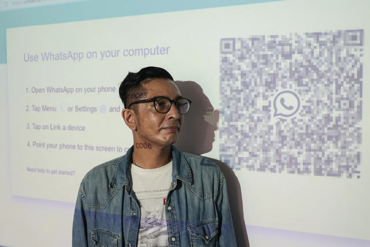 菲迪以自己的经历，提醒公众只使用WhatsApp官网，避免坠入骗局。（李冠卫摄）