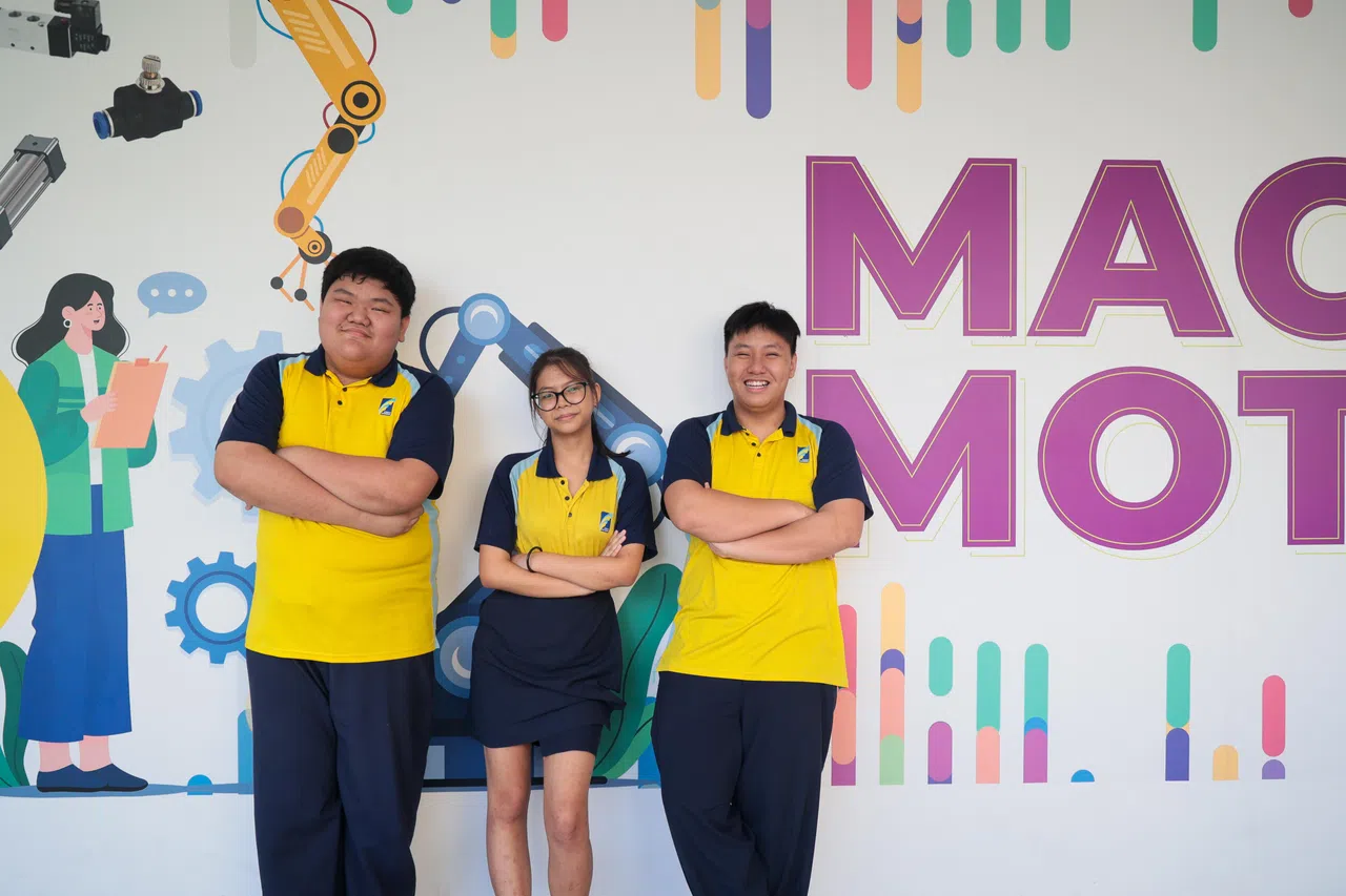 裕峰中学中四生白亦斌（左起）、许宇岑、林祥丰受到音乐分享会的启发后，便一同报名参加“新空下”音乐营。（张俊杰摄）