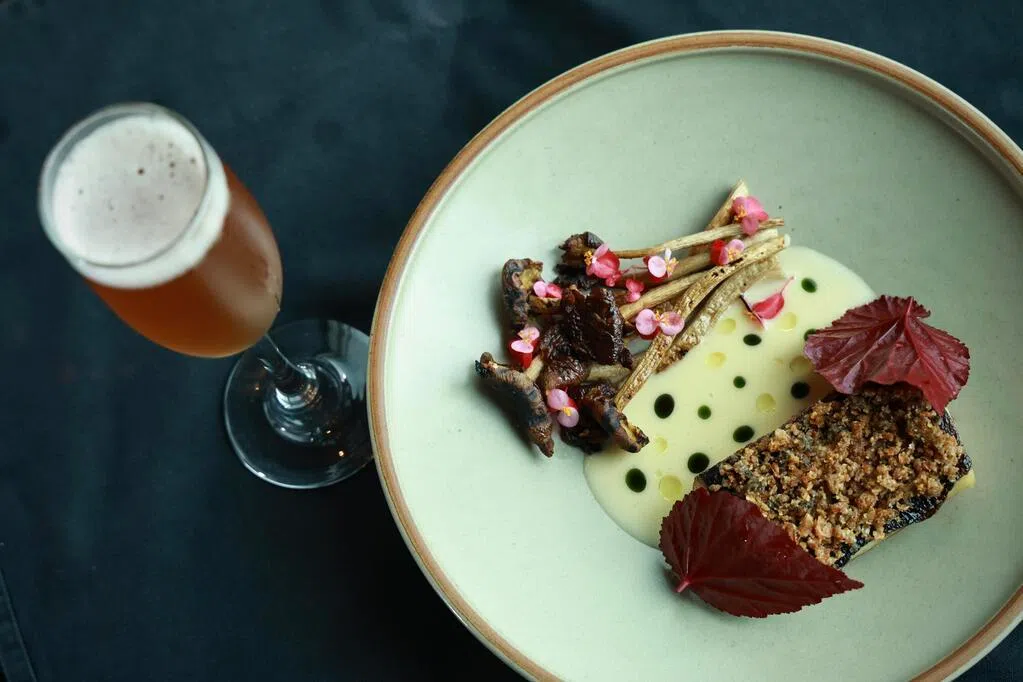 气泡茶和自制饮料佐餐 健康“食”尚无酒也欢