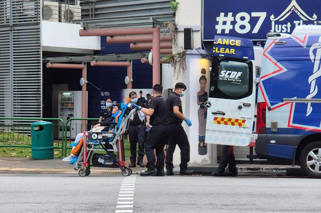 两组女佣爆口角 扭打到警局报案 