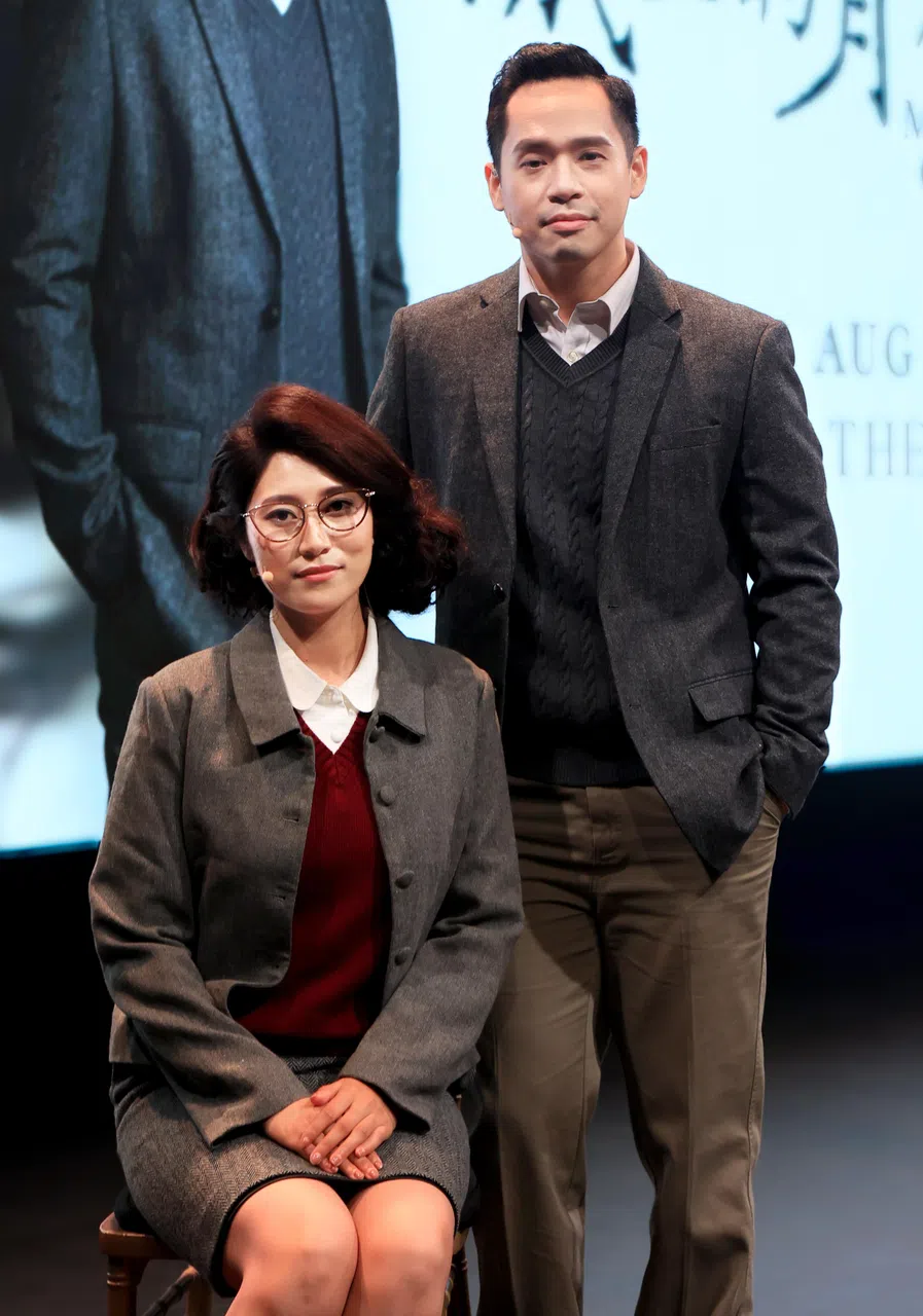 杨梓艺（左）和温伟文分别饰演柯玉芝和李光耀。（龙国雄摄）