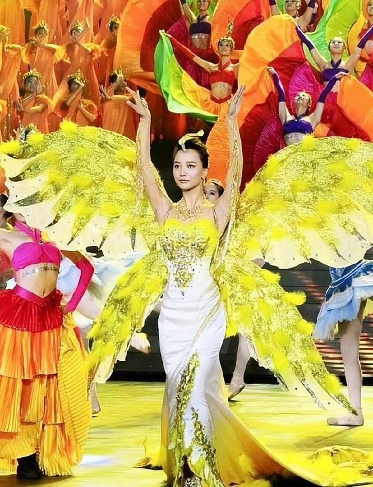 王珞丹的金鹰女神造型。（互联网）