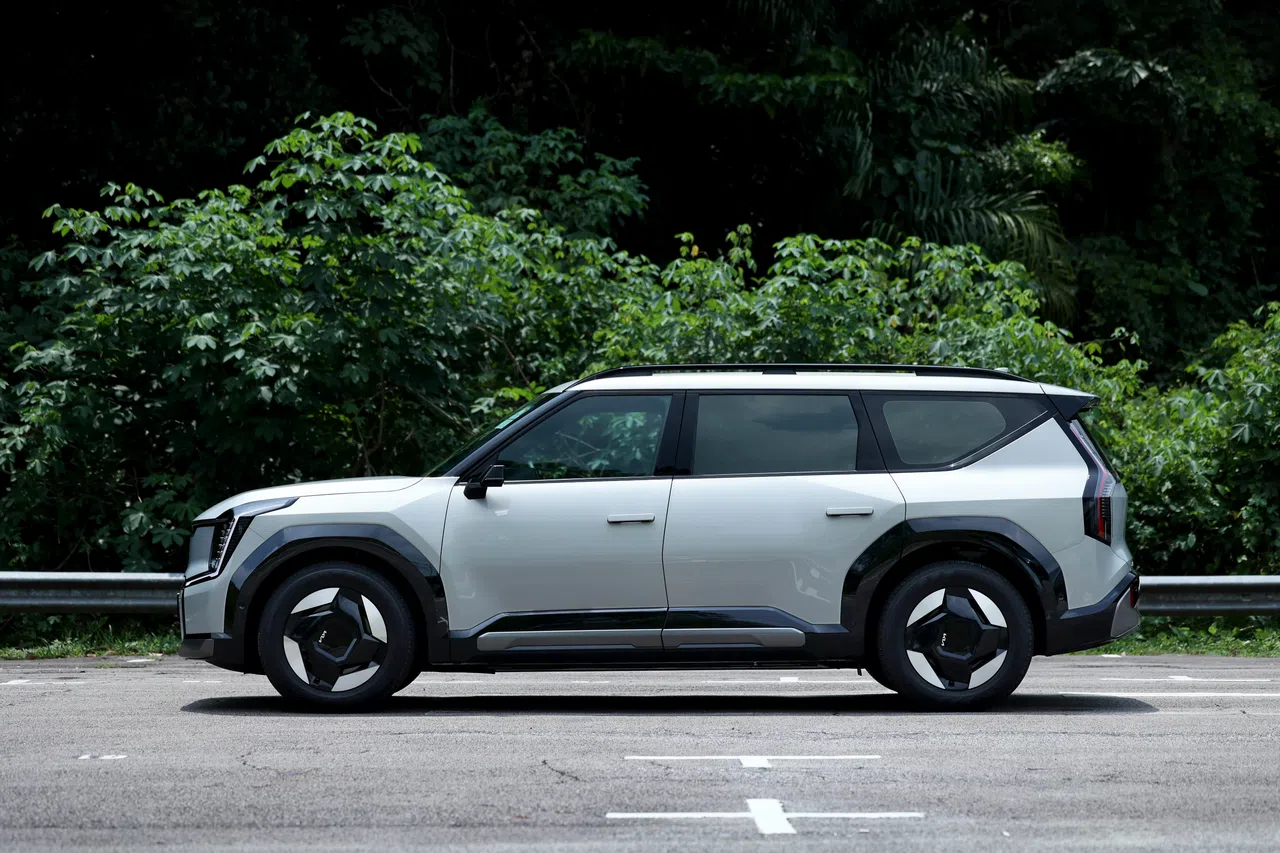 车子长度突破5米，有三排座椅，能乘坐六人。（龙国雄摄）