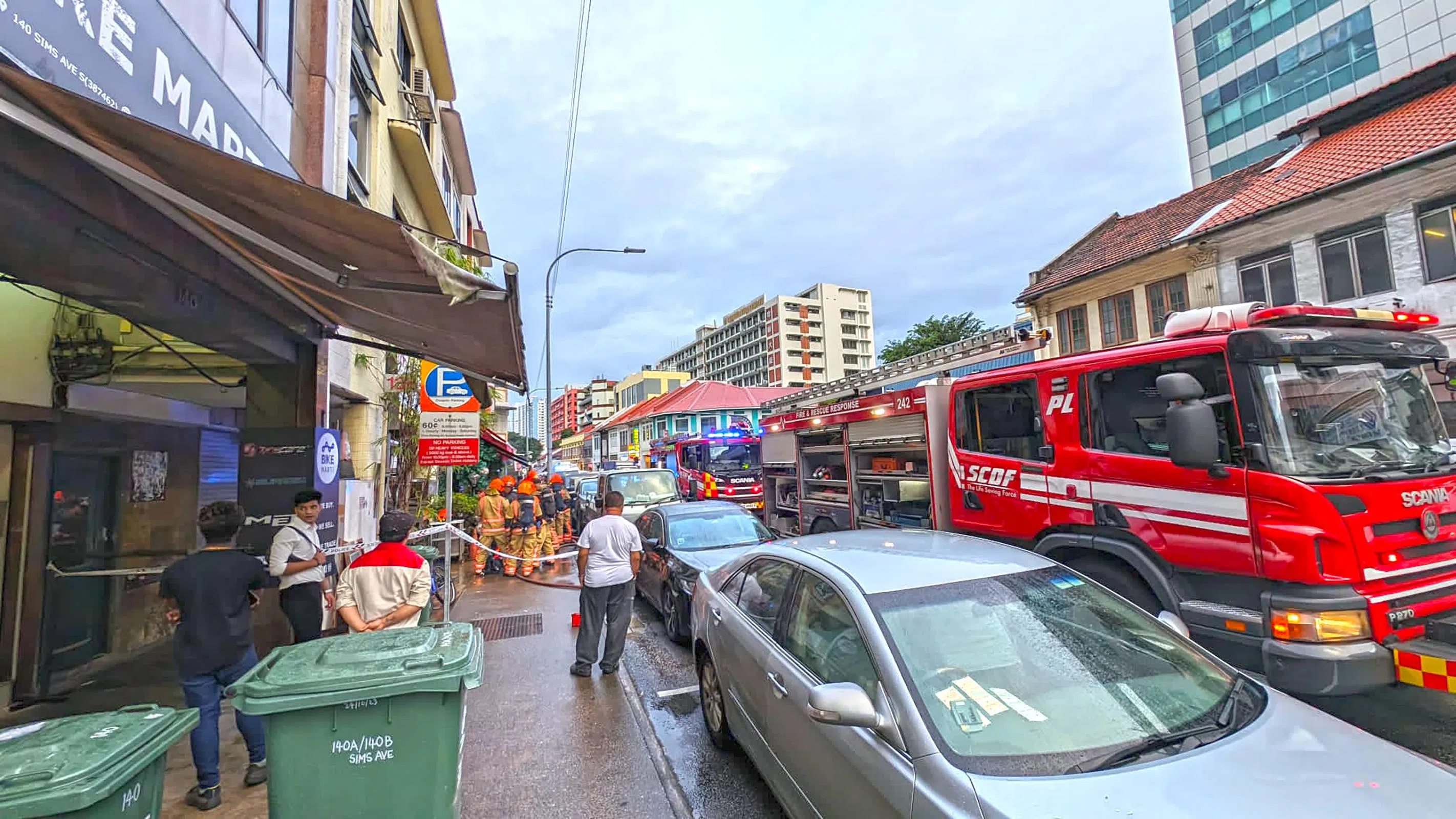 事发后多辆消防车和警车到场。（受访者提供）