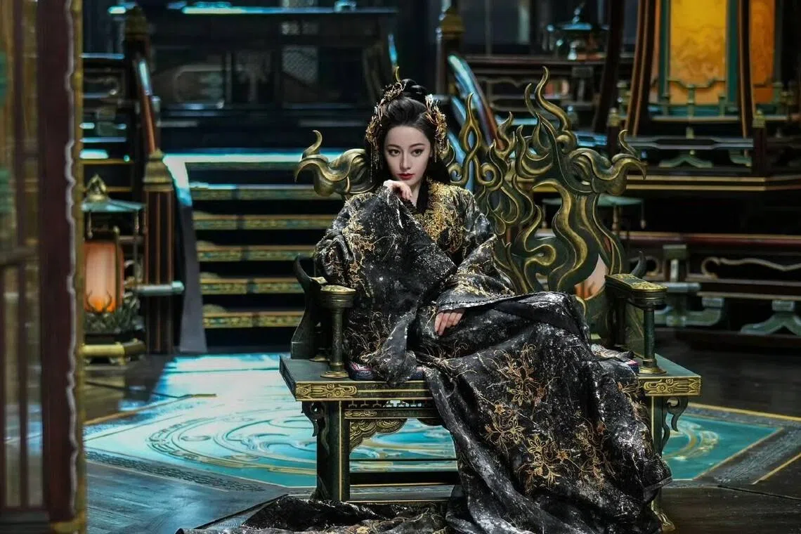 贺思慕作为统治归墟鬼域四百年的鬼王，自带上位者的威严与气度。（取自剧集微博）