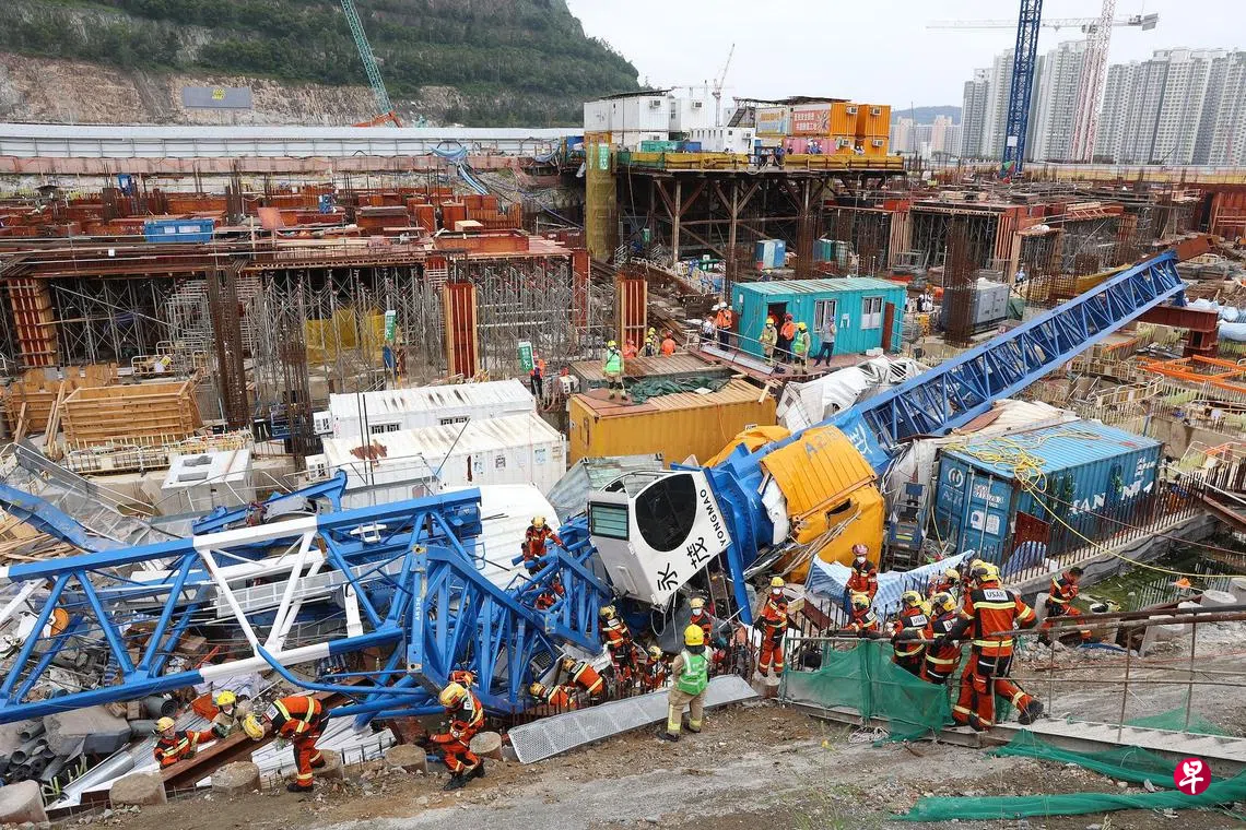 香港一建筑工地天秤倒塌致两死六伤 | 联合早报