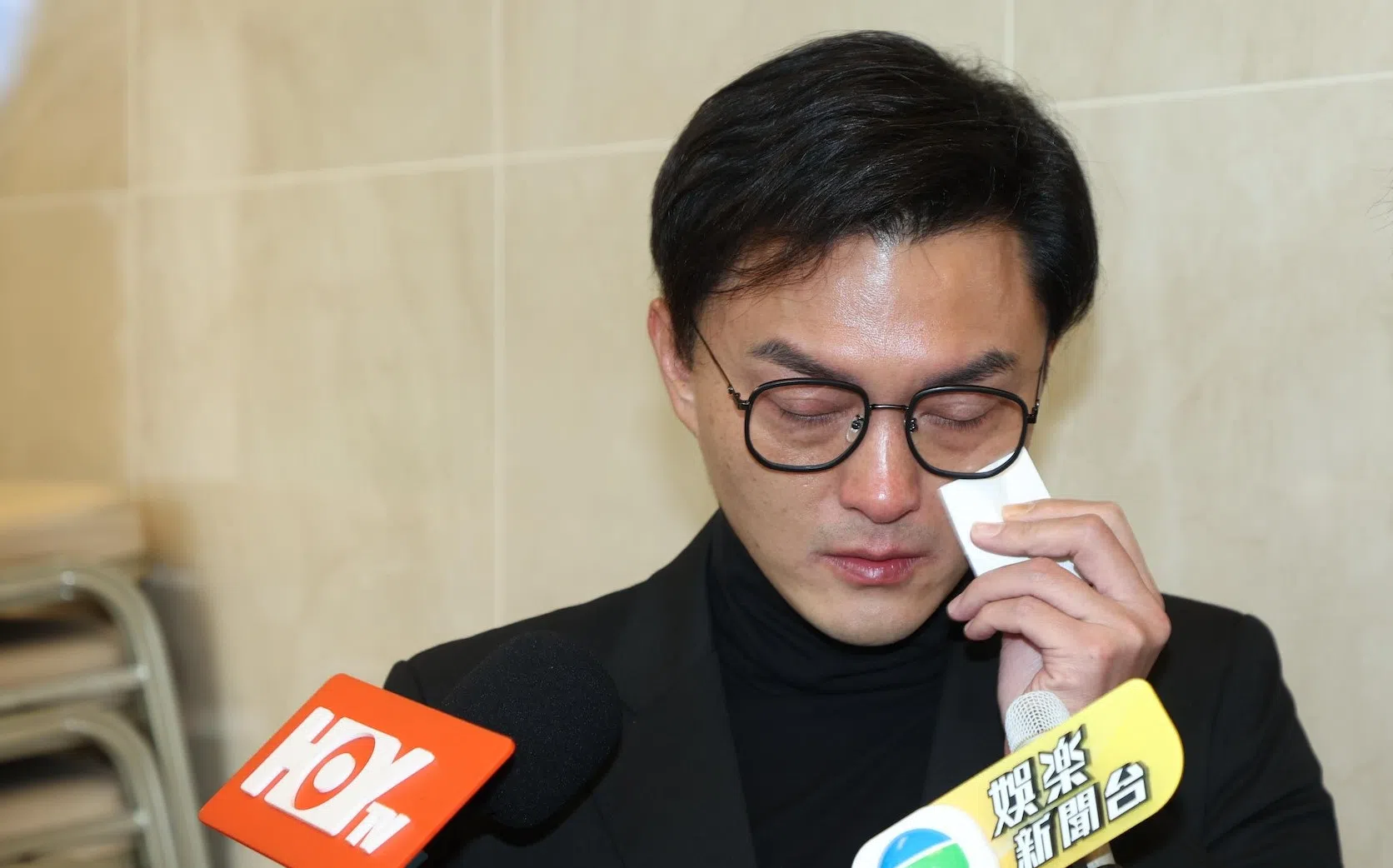 杨明谈孟海时不禁流下男儿泪。（互联网）