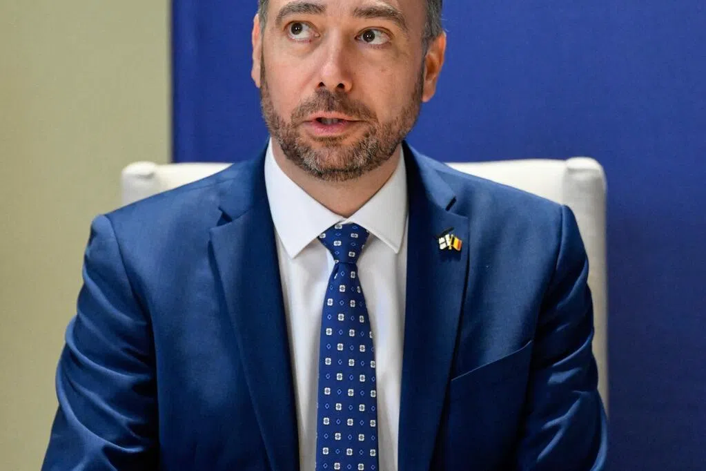 比利时副首相兼外长普雷沃就任后首次访华