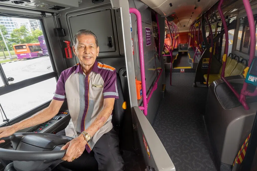 67岁不是终点 新捷运巴士老将仍坚守岗位传承经验