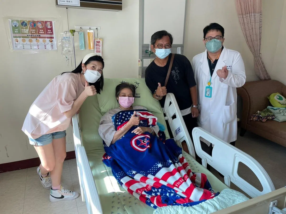 黄嘉千到高雄探望癌症病友。（图/互联网）