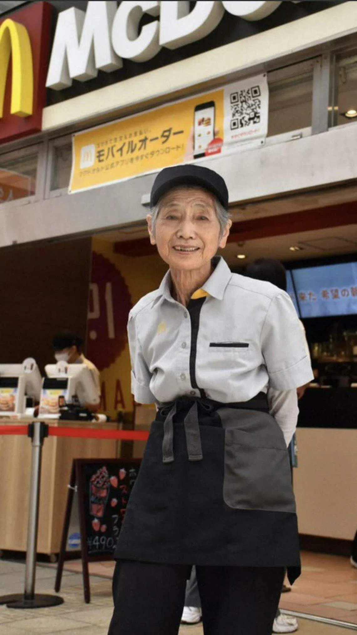 90岁的本田民子是日本麦当劳快餐店雇用的最年长员工。（互联网）