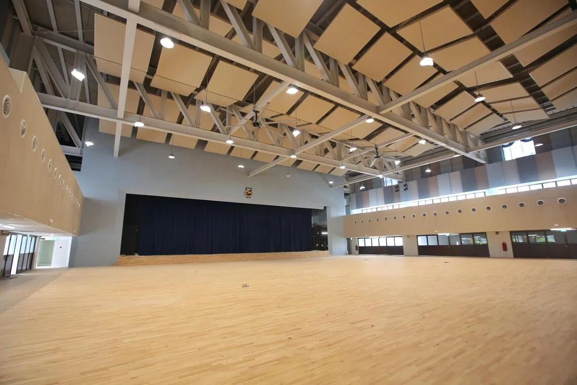 欧南中学盛港新校的多用途礼堂和室内体育馆可容纳更多人，用来举办活动。（特约陈福洲摄）