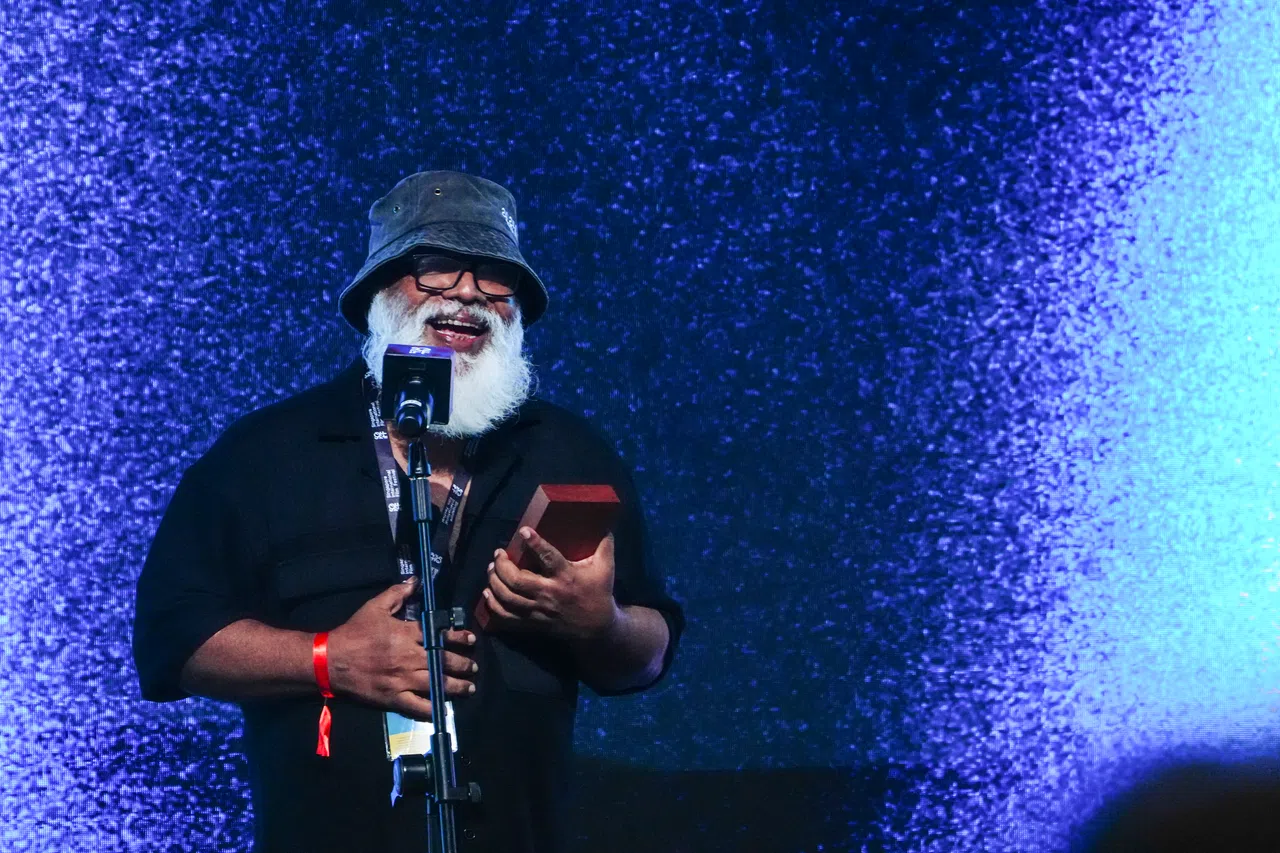 斯里兰卡导演Lalith Rathnayake的作品《河石》拿下最佳导演和最佳表演大奖。（新加坡国际电影节提供/Ryan Spectrum摄）