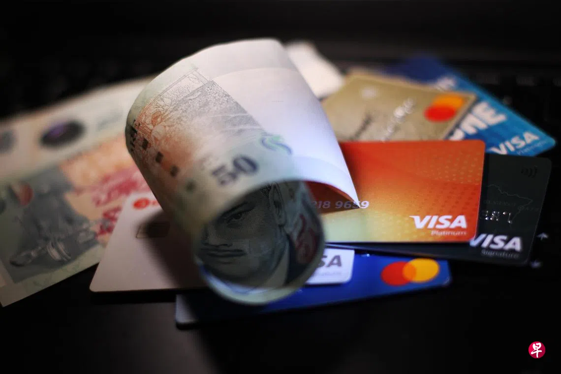 陷入骗局为付手续费领利润女保险经理失信客户2万元| 联合早报