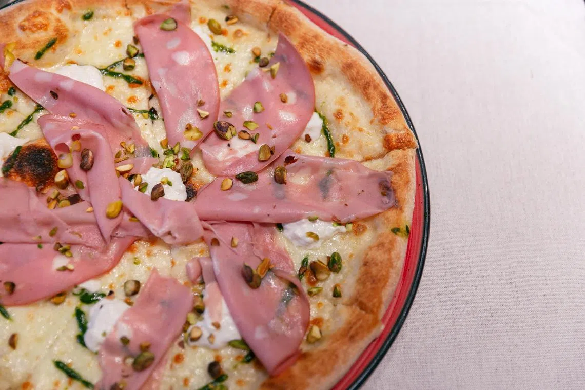 Duomo Ristorante的比萨bella duomo，特别选用博洛尼亚的意式肉肠mortadella。（餐馆提供）