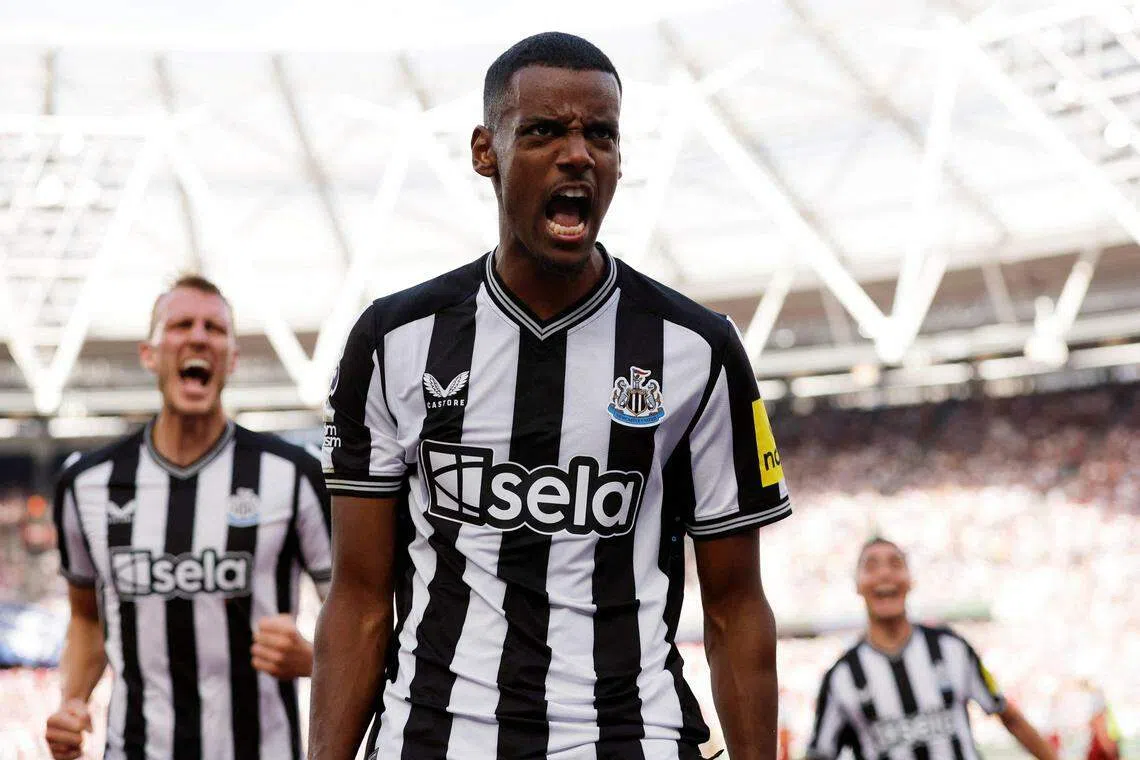 伊萨克的两个进球最终还是无法为喜鹊取得胜利。   （路透社）