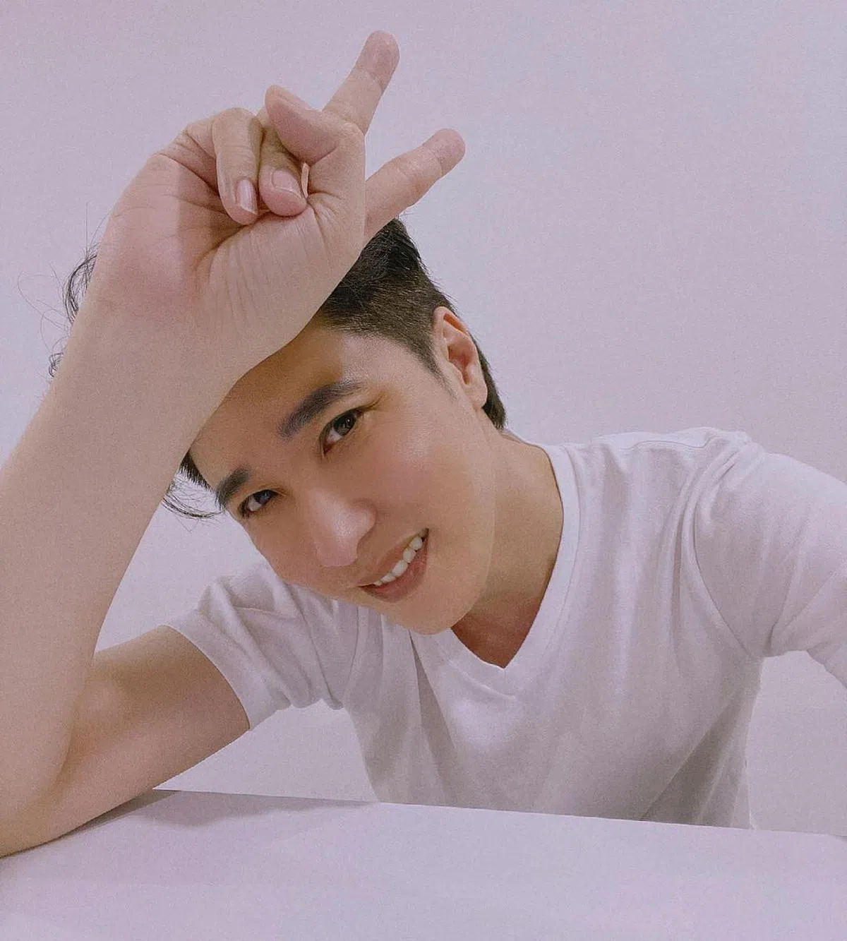 许振荣的手机号有很多“2”，已经用了22年。（IG）