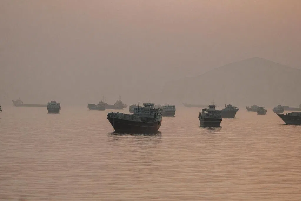 伊朗说将同阿曼规范管理霍尔木兹海峡