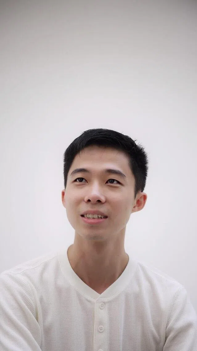 梁海彬少年时期就投入戏剧创作，年轻人总能让他回想起“初心”。（档案照）