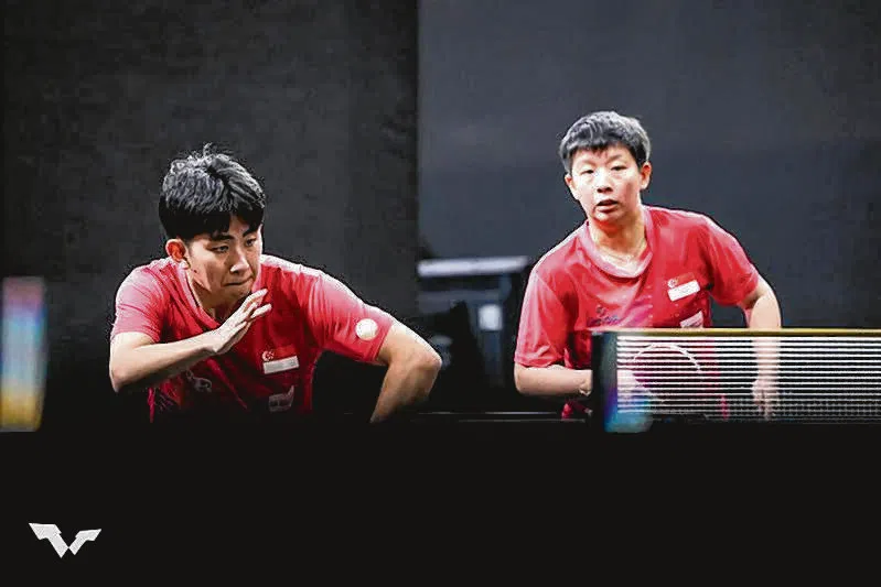 冯耀恩（左）稍早前与曾尖（右）搭档混双，在复赛中1比3不敌印度组合马努什·沙阿／迪娅·奇塔莱，无缘半决赛。（取自新加坡乒乓球总会脸书）