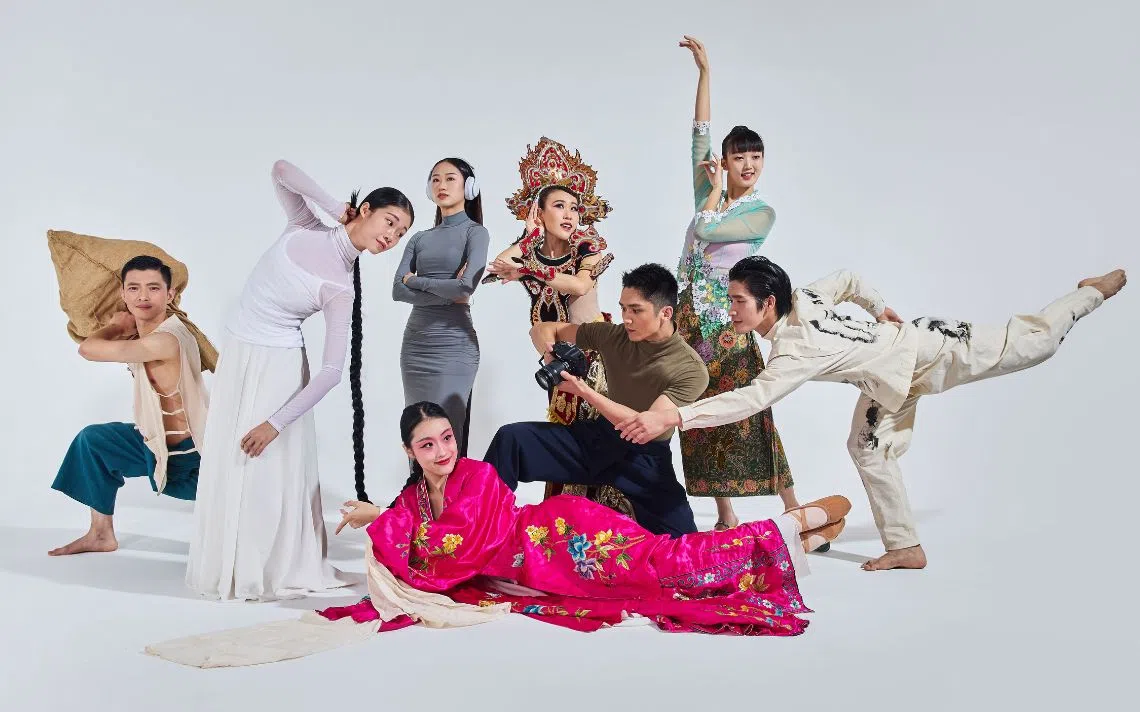 聚舞坊的《舞◦宫◦格》以九种艺术形式的交错融合，让人眼前一亮。（图/新加坡华族文化中心提供）