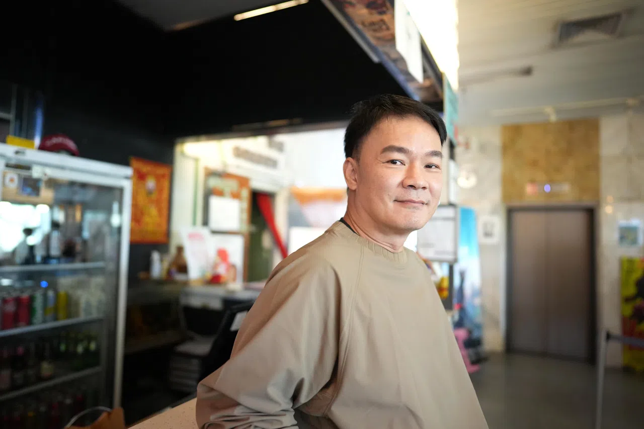 王沺裁为《青春小鸟》相隔五年回归拍戏。（何家俊摄）