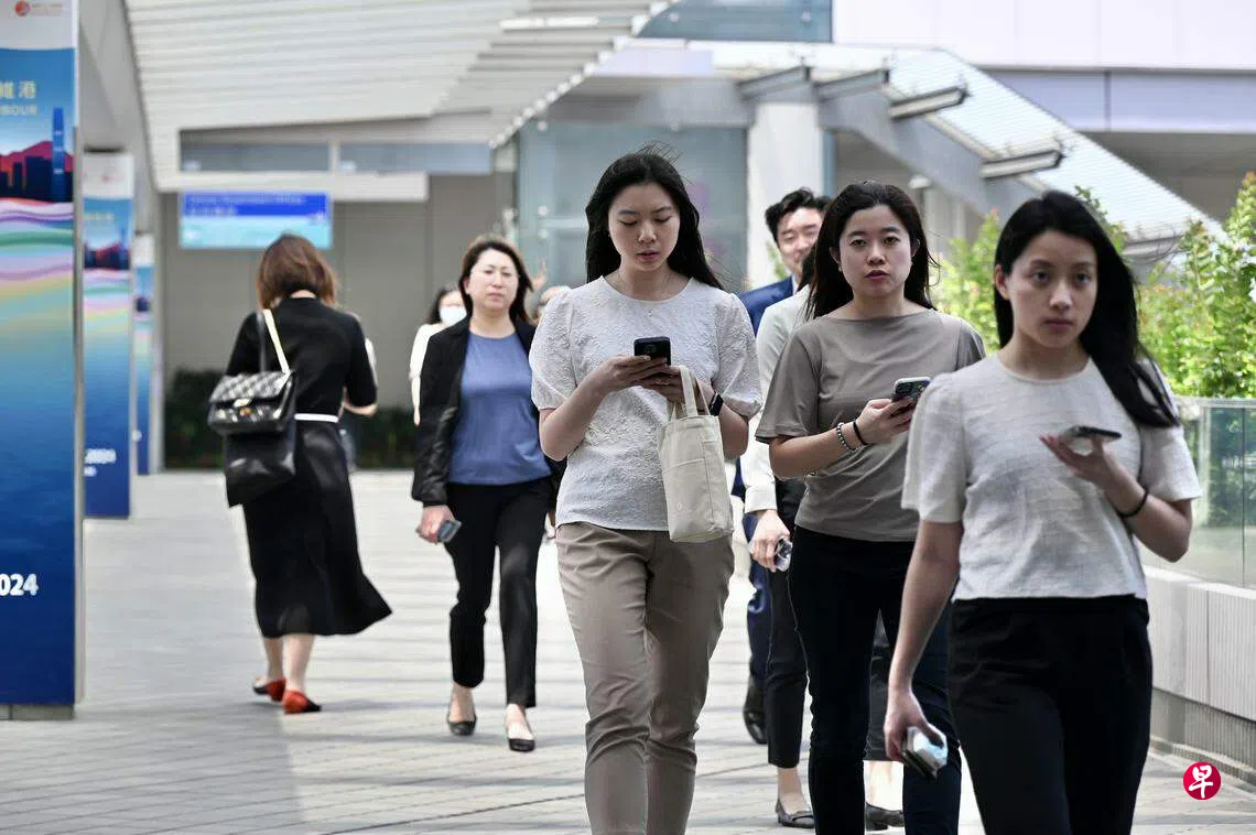 香港公务员加薪指标介于4%至5% 学者：应冻或减薪| 联合早报