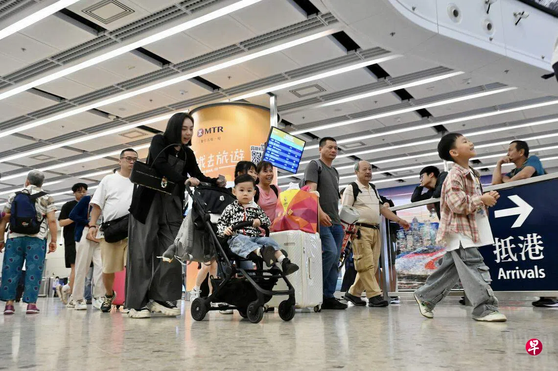 香港将向中央政府争取开放更多大陆城市居民自由行赴港| 联合早报