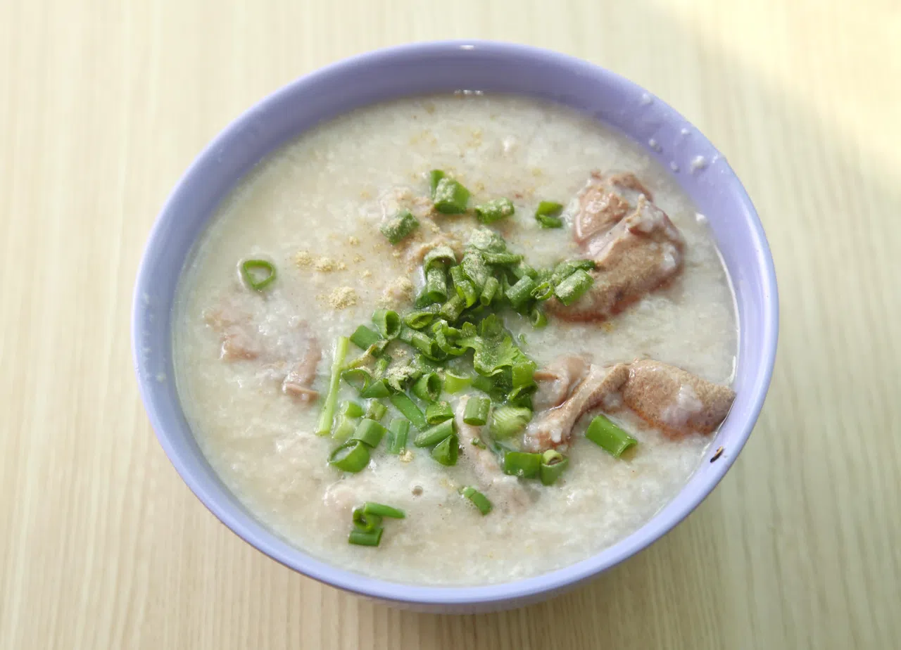 鸿记猪肉粥真材实料，不加味精。（特约陈福洲摄）