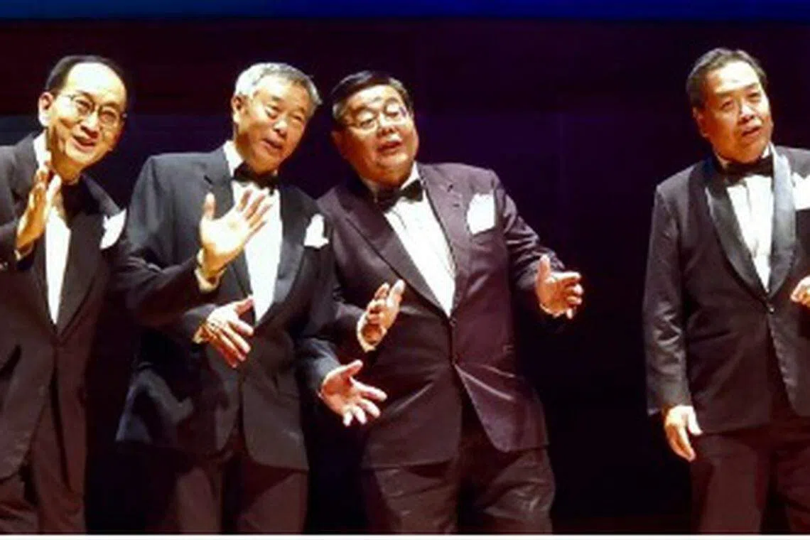 陈铭孝、叶顺云，张振兴和丁友岩组成“游吟四重唱”。