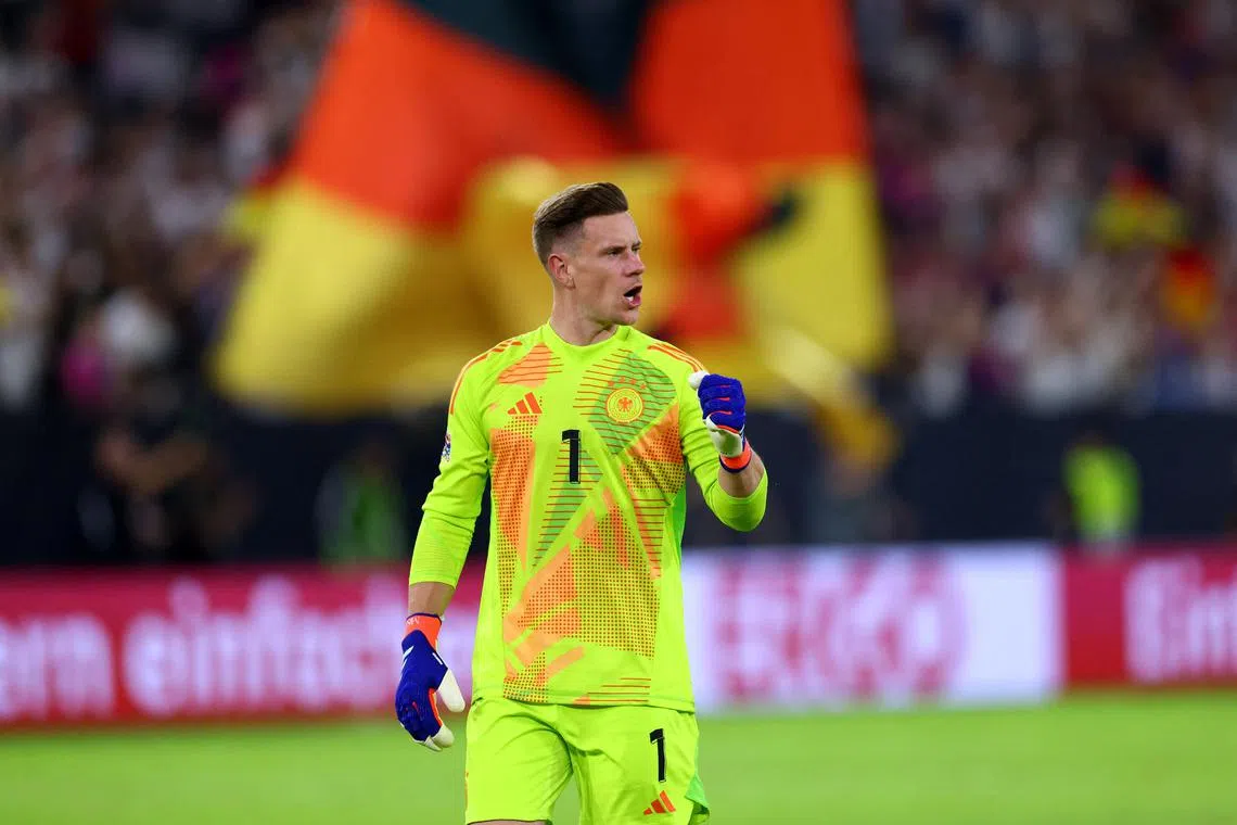 特尔施特根换上国家队一号球衣，本场没有受到匈牙利太多考验。（路透社）