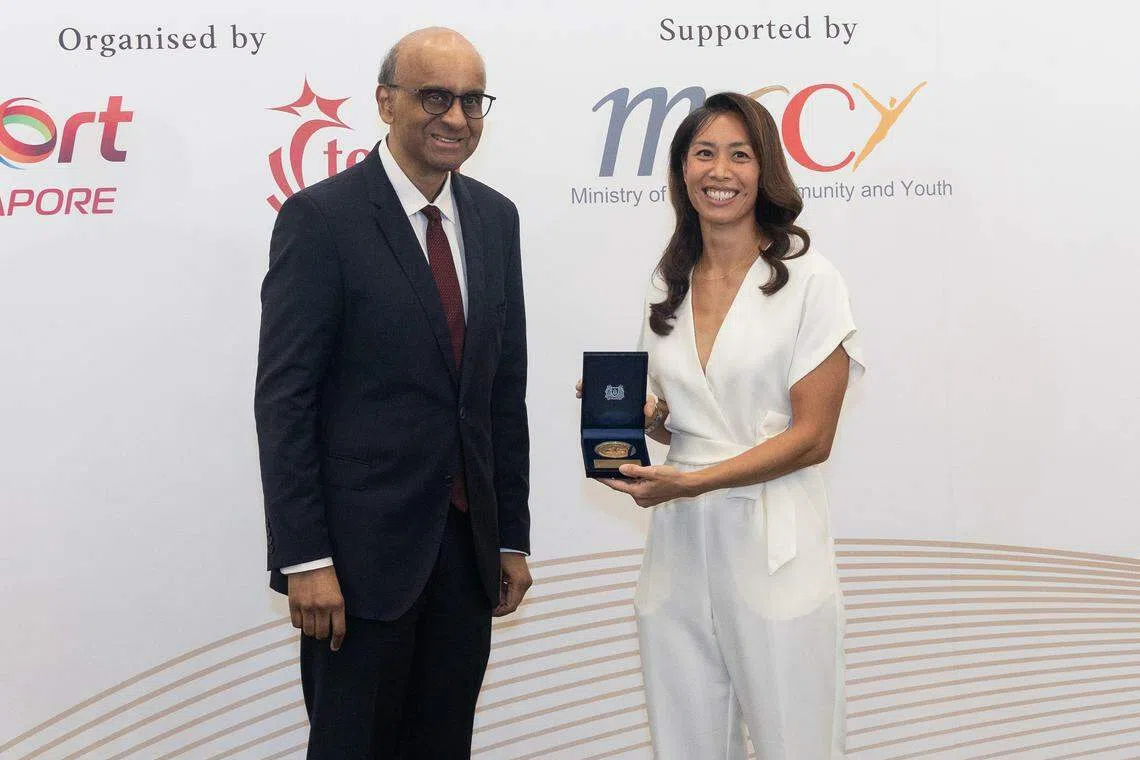 杨玮玲（右）在退役17年后，终被纳入体育名人堂。（郑一鸣摄）