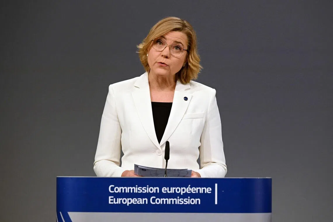 欧盟委员会主管技术主权等事务的执行副主席维尔库宁说，X平台被罚款是因公司违反透明度规定，“与审查（言论）无关”。（法新社档案照）