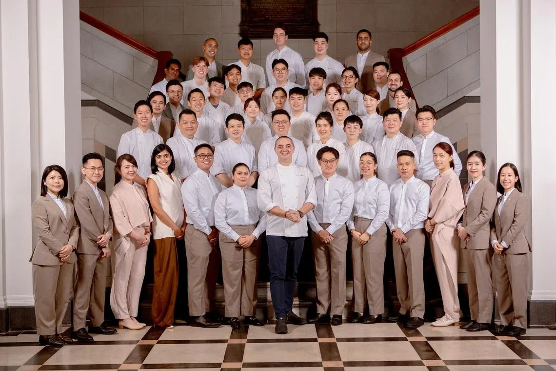 Odette餐馆强调亲切的礼宾服务，从厨房到服务团队，人人各司其职，让食客品尝一道道精致料理。（餐馆提供）