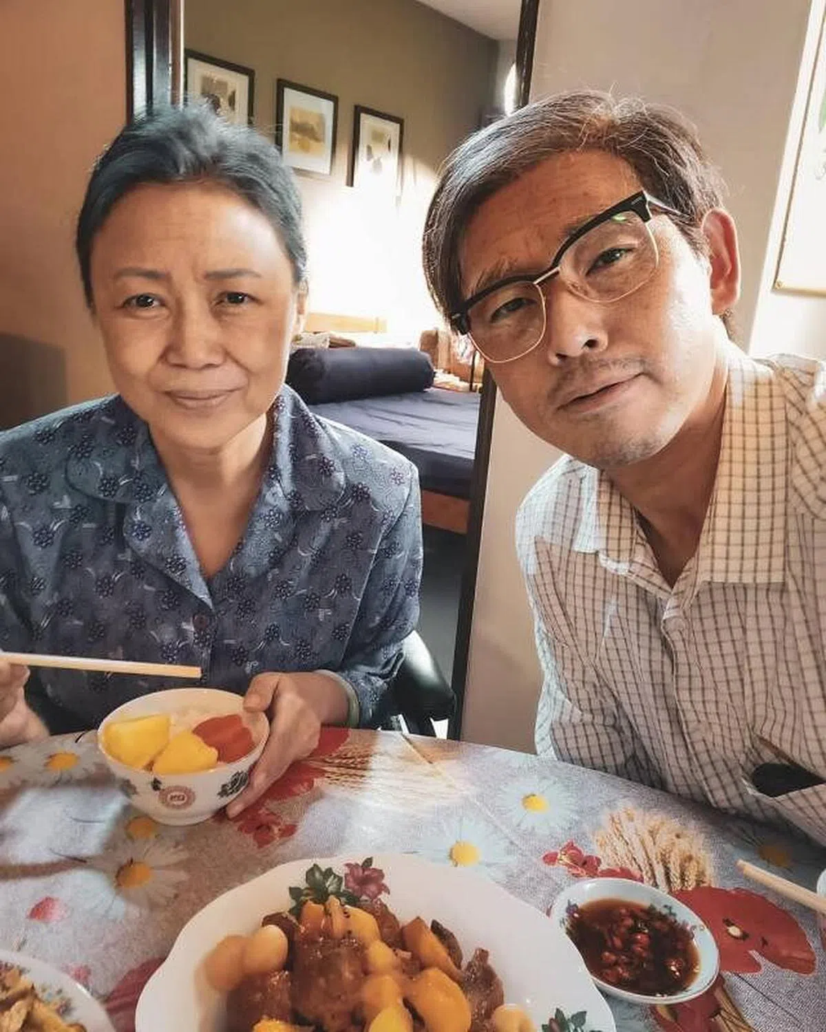 陈罗密欧（右）在《心里住着老灵魂》中和向云饰演老夫老妻。（取自IG）