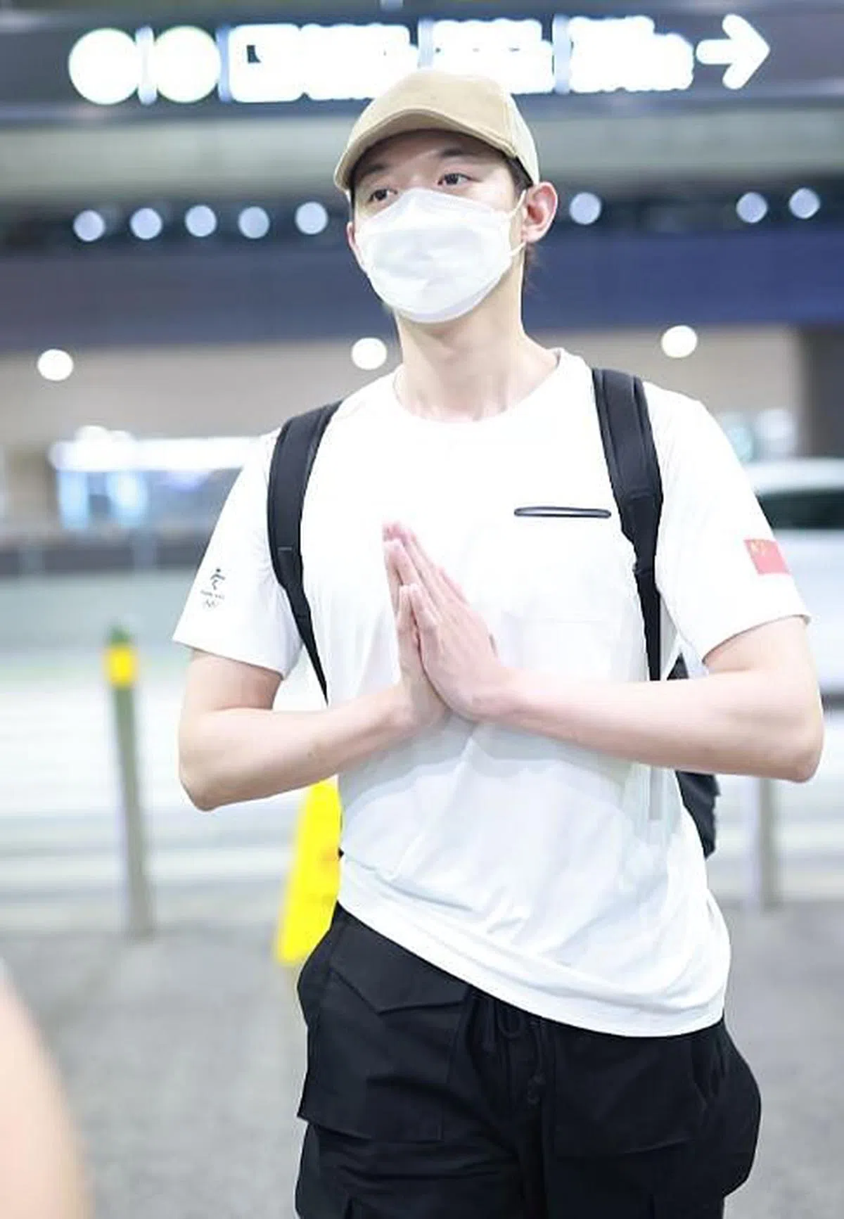 霍尊12日在机场现身。（互联网）