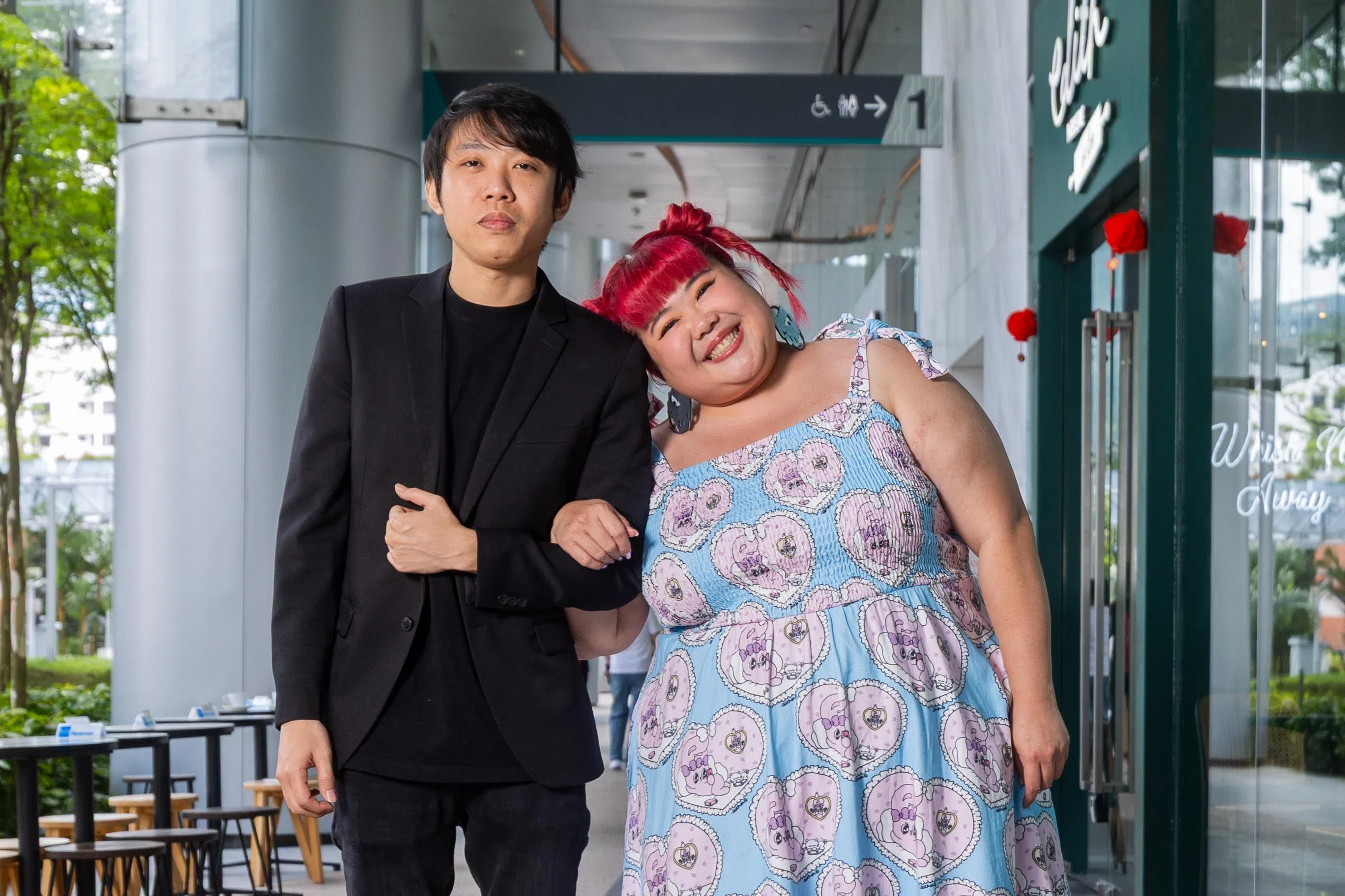 王伟良（左）和林茜茜再续银幕情缘。（吴先邦摄）